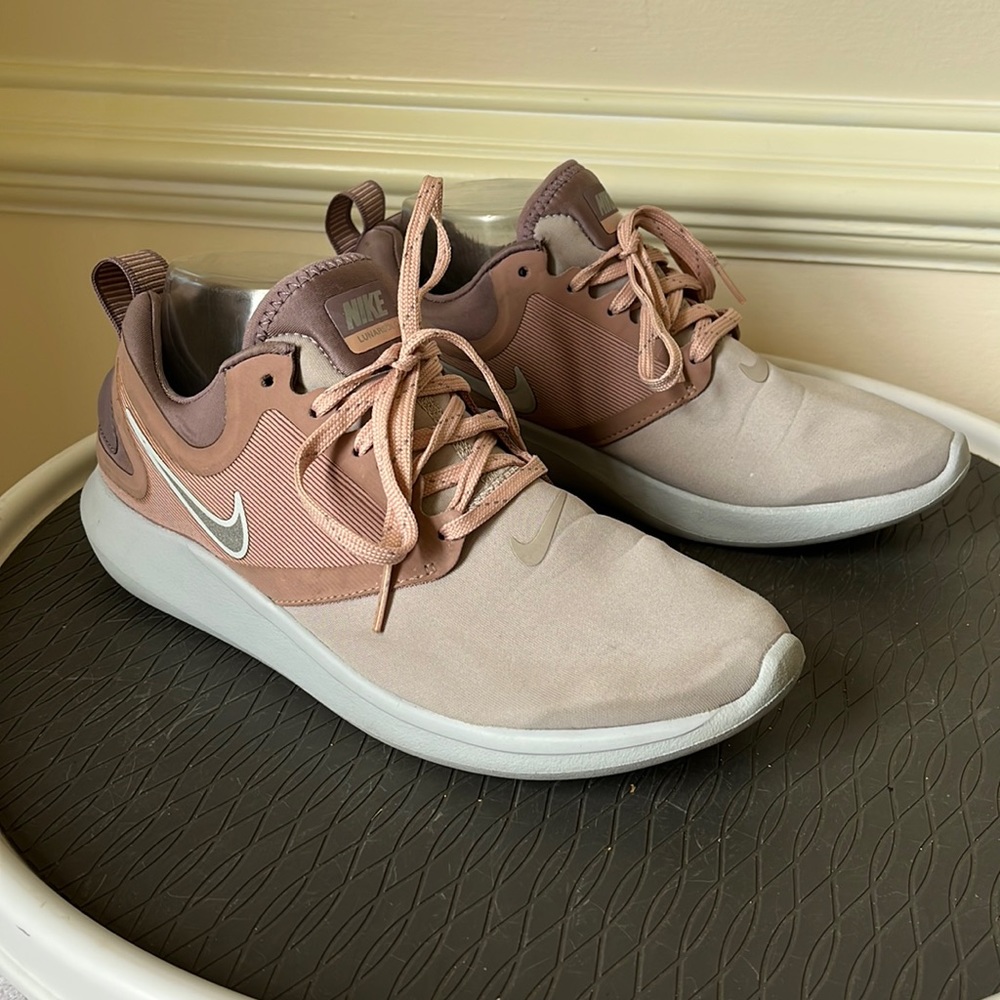 Nike Lunarsolo running shoe Womens Size 9